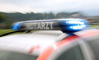 Der Radfahrer kam mit schweren Verletzungen ins Krankenhaus. - Verwendung weltweit