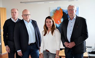 Thomas Helmerking, Oliver Galling, Meike Voßmerbäumer und Werner Seeger von der Spitze der Herforder CDU-Fraktion üben beispiellos harsche Kritik am Vorgehen des CDU-Stadtverbandes in Sachen OWL-Forum. - Frank-Michael Kiel-Steinkamp