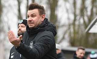 Lukas Dorn, Trainer des TuS Lohe, hat allen Grund, mit der Leistung seiner Mannschaft zufrieden zu sein - auch wenn es auf diesem Bild etwas anders aussieht. - Jürgen Krüger (Archiv)