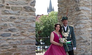 Frank und Nadine Täubert, das Königspaar von 2019, hängt noch einmal ein Jahr dran. - Fotostudio Lichtblitz