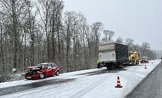 Ein Unfall am Donnerstag auf der Landstraße 776 im Kreis Paderborn. - Jens Reddeker