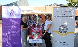 Carolin Erk (v.l., Frauenhaus), Tamara Di Turo, Daniela Albrink (Frauenhaus) und Stefanie Möller (Soroptimists) bei der Vorstellung der Veranstaltung im September. - Jan Husmann