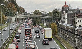 Auf dem OWD staute sich nach dem Unfall der Verkehr. - Archiv: Peter Unger