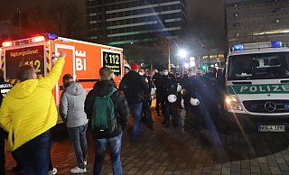 Dafür, dass sich die Demo am Freitag mit mehr als 2.000 Personen unkalkulierbar entwickeln könnte, dafür war die Polizei nicht vorbereitet. - Charlotte Mahncke