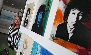 Bärbel Spieshöfer hat sich ihren Jugendidolen verschrieben und bannt sie auf Leinwand. - Gerald Dunkel