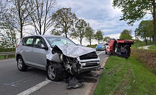 Auf der B252 bei Brakel ist ein Pkw auf einen haltenden Transporter aufgefahren. Die Fahrerin des Autos verletzte sich dabei schwer. - Madita Schellenberg