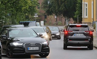 Am Hellerweg und der Falkstraße herrscht zu den Stoßzeiten morgens ein einziges Verkehrs-Chaos. - Claus Frickemeier