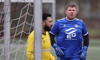 5 Gegentore kassiert - kein Wunder, dass Dennis Schmidt nicht fröhlicher schaut. - Benjamin Büschenfeld | Sportfoto-OWL.de