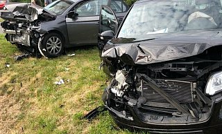 Beide Autos mussten abgeschleppt werden. - Polizei Minden-Lübbecke