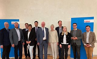 Die neue Spitze: Thomas Beck (v.l.) Christoph Büker, Rouven Stephen, Anke Theisen, Mirco Schmidt, der neue Vorsitzende Jörg Haferkorn, Heike Oldemeier, Thomas Dzieia, Carina Dzieia, Jan Seewald, Michel Schneidermann. - Jobst Lüdeking