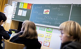Besonders bei Grundschüler gibt es durch die Corona-Zeit große Defizite. Zum Teil können sie in der zweiten Klasse nicht richtig lesen, schreiben oder rechnen. - dpa