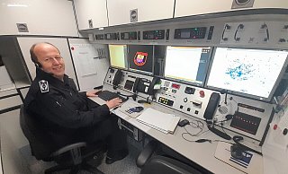 Reiner Vössing in der mobilen Kommandozentrale. - Simone Flörke