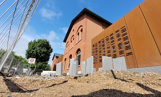 Teile des Bahnhofs sind auch fast ein Jahr nach der Eröffnung immer noch eine Baustelle. - Florian Weyand