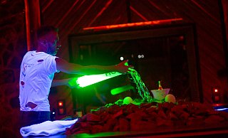 Eine eindrucksvolle Lightshow gehört immer dazu. - Deutscher Sauna-Bund