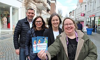 Christoph Lanvers (v. l.), Kerstin Linnebrügger, Laura Kemena und Kerstin Pürschel sind froh, dass die Gutscheine nach dem Hackerangriff wieder angeboten werden können. Foto: Anastasia von Fugler - Anastasia von Fugler
