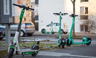 Die Leih-E-Scooter stehen immer wieder in der Diskussion. - Niklas Tüns