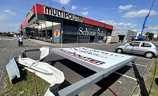 Die zerstörten Gebäude in Paderborn ziehen immer wieder Menschen an. - Jens Reddeker