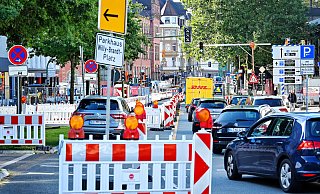 Auf der Herforder Straße zwischen Willy-Brandt-Platz und Friedrich-Ebert-Straße gilt jetzt eine Einbahnregelung. - Barbara Franke