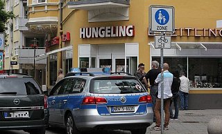 Ermittler der Herforder Polizei am Tatort. - Jobst Lüdeking