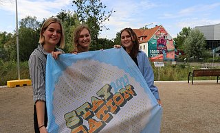 Die drei Studierenden Sarah Lau (v. l.), Celine Kessler und Evgenija Kosov standen von Anfang an hinter dem Staycation-Festival und haben die Organisation federführend in der Hand. - Mareike Gröneweg
