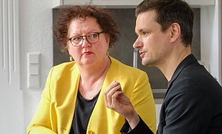 Christina Osei und Dominic Hallau möchten von der Notwendigkeit der Klima- und der Verkehswende überzeugen. - Andreas Zobe Christina Osei und Dominic Hallau möchten von der Notwendigkeit der Klima- und der Verkehswende überzeugen. - Andreas Zobe