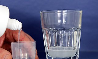 Das Bielefelder Unternehmen Dr. Wolff hatte seine Mundspülung als "Corona-Prophylaxe" beworben. Die Verbraucherzentrale NRW ging vor Gericht dagegen vor. - Wolfgang Rudolf