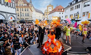 Die Querschläger brachten brasilianisches Flair in die Domstadt und waren lautstark mit ihren Trommeln unterwegs. - BESIM MAZHIQI