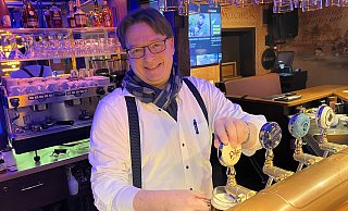 Patrick Eickhoff ist der neue Wirt der urigen Traditionskneipe "Tenne" an der Rathausstraße 53. - Birgit Vredenburg