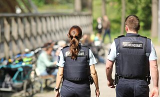 Familienausflug statt Saufgelage: Zwei Mitarbeiter des Ordnungsamts liefen im vergangenen Jahr an Himmelfahrt am Gradierwerk durch den Sielpark. - Ulf Hanke
