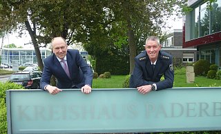 Landrat und Behördenleiter Christoph Rüther (l.) und Ulrich Ettler, der neue Abteilungsleiter Polizei. - Sabine Kauke