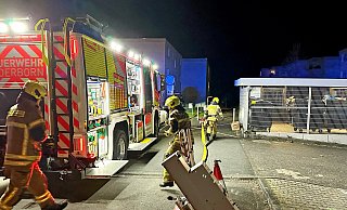 Die Feuerwehr war in der Silvesternacht im Kreis Paderborn mächtig gefordert - teilweise böllerten die Menschen einfach weiter. - Ralph Meyer