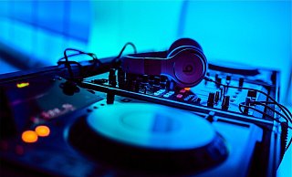 Polizei und Ordnungsamt führten in einer Diskothek in Melle Corona-Kontrollen durch. - Symbolfoto: Pixabay