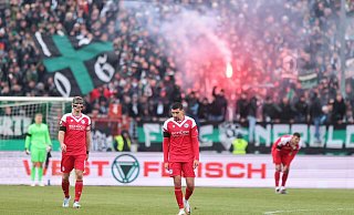 Lange Gesichter bei den Arminia-Spielern in Münster.