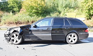 Am Mercedes enstand Sachschaden. - Polizei Herford