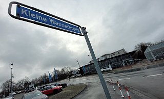 Im Umfeld eines Autohauses in der Innenstadt begann die Fahrt zum Parkplatz nach Spradow. - Florian Weyand