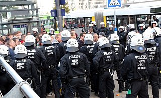 Starke Polizeieinheiten werden am Samstag die Bochumer Gästefans am Bielefelder Hauptbahnhof in Empfang nehmen. - Archivfoto: Jens Reichenbach