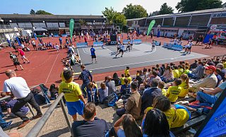 Ein voller Rang vor den fünf 3x3-Feldern war der Lohn für die Ausrichter und die Aktiven aus 41 Teams. - Foto: Andreas Zobe/NW
