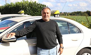 Die Fahrzeuge von Taxi Beckmann hat die Taxi Elberg-GmbH übernommen. Der Inhaber ist Ayhan Akyol. - Lena Kley