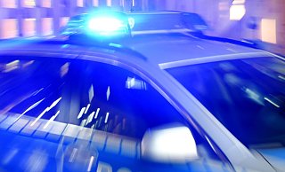 In Herford sind am Mittwochabend zahlreiche Polizisten im Einsatz (Symbolbild). - Carsten Rehder/dpa