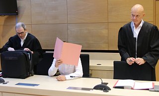 Luca Leon P. (26) aus Hiddenhausen muss sich vor dem Bielefelder Landgericht wegen des Verdachts des versuchten Totschlags verantworten. - Claus Frickemeier