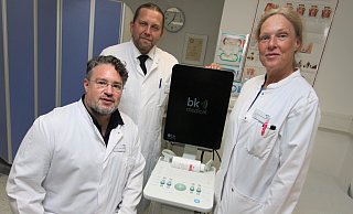 In der neuen gemeinsamen Abteilung Viszeralchirurgie im Brüderkrankenhaus an der werden die Chefärzte (v. r.) Ricarda Diller und Klaus Christian Diederich zusammenarbeiten. Christoph Windisch wechselt als Chefarzt der Orthopädie an den Standort des St. Johannistifts. - Rajkumar Mukherjee