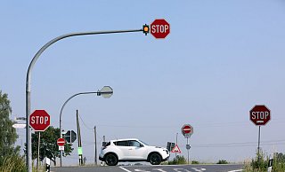 Dieses Bild ist vorbei: Die Kreuzung Stedefreunder Straße/Laarer Straße hat jetzt eine Ampelanlage. Bis die aber läuft, werden noch ein paar Tage vergehen. - Frank-Michael Kiel-Steinkamp