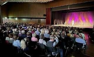 Die Lübbecker Stadthalle ist vielseitig einsetzbar und erfreut sich großer Beliebtheit. Aber sie ist auch in die Jahre gekommen. Soll sie saniert oder abgerissen werden? - Fabian Giesbrecht
