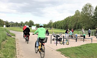 Der Flussbegegnungspunkt liegt in der Warburger Altstadt am Diemelradweg sowie in Sichtweite des Desenbergs. - Simone Flörke