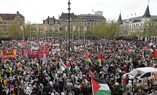 Menschen protestieren bei einer pro-palästinensischen Demonstration für den Ausschluss Israels von der Eurovision. - Martin Meissner