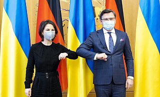 Annalena Baerbock, Bundesaußenministerin, trifft Dmytro Kuleba, Minister für Auswärtige Angelegenheiten der Ukraine, zum Gespraech in Kiew. - picture alliance / photothek | Janine Schmitz