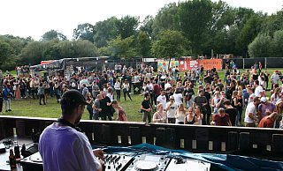 2.500 Besucher tanzten zuletzt 2019 beim Tausendquell-Festival in Paderborn zu Techno- und House-Musik. - Svenja Ludwig (Archivfoto)