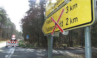 Ab sofort ist dieses Teilstück der Fabbenstedter Straße ab der Koloniestraße bis zur Alsweder Landstraße gesperrt. - Karsten Schulz