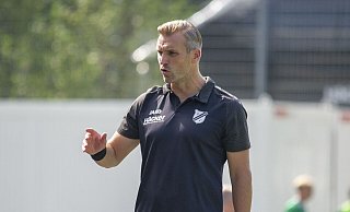 Der Plan steht: Trainer Carsten Rump weiß, was seinen SV Rödinghausen in Düren erwartet. - Joel Beinke