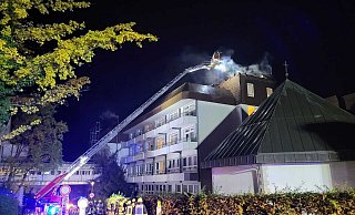 In einer Bad Oeynhausener Klinik war im Dachstuhl ein Feuer ausgebrochen. - Feuerwehr Bad Oeynhausen